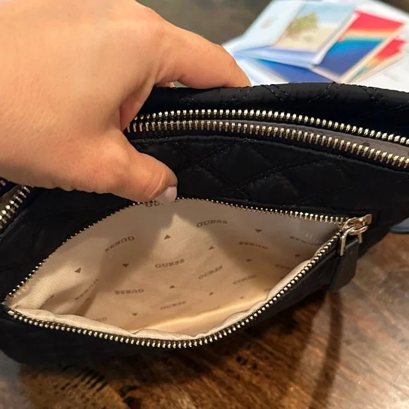 NEW & UNUSED Guess Quilted Black Shoulder Bag - Picture 8 of 9